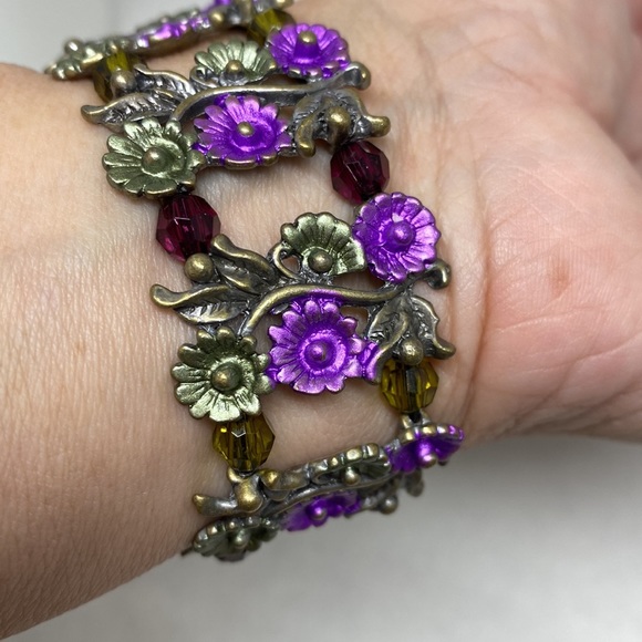 Beautiful Victorian revival stretch bracelet with floral motif - Picture 5 of 10